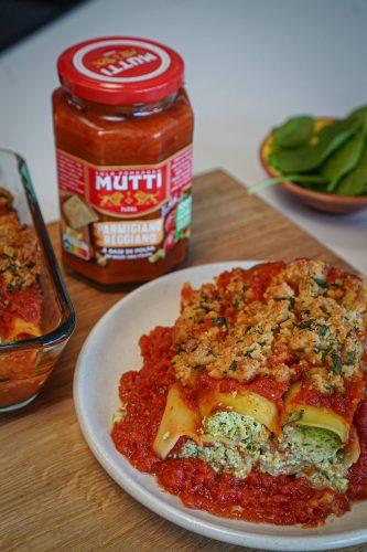 Cannellonis aux épinards et chèvre à la sauce au parmesan Cannellonis aux épinards et chèvre à la sauce au parmesan