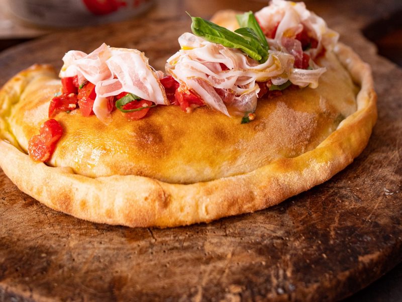 Pizza Calzone - pizza sauce Mutti