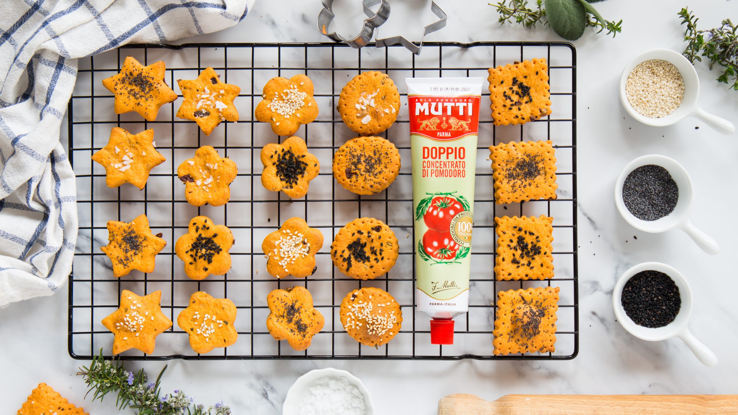 Biscuits sablés salés à la tomate