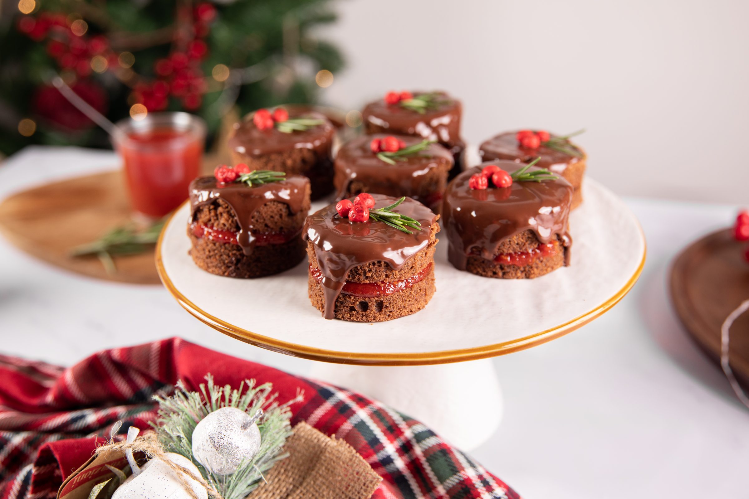 Mini sacher à la confiture de tomate