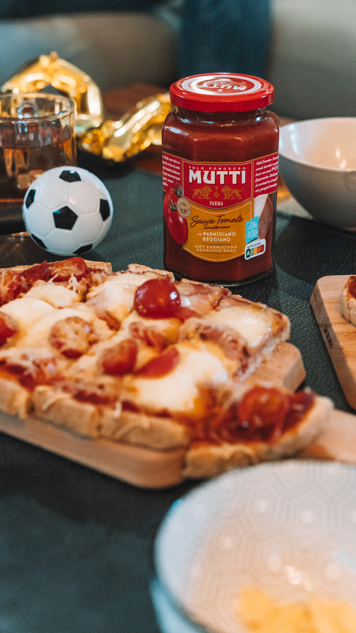 Bruschettas aux tomates, jambon et mozzarella