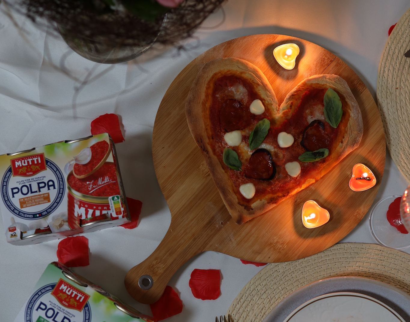 Pizza chorizo et mozzarella en forme de cœur