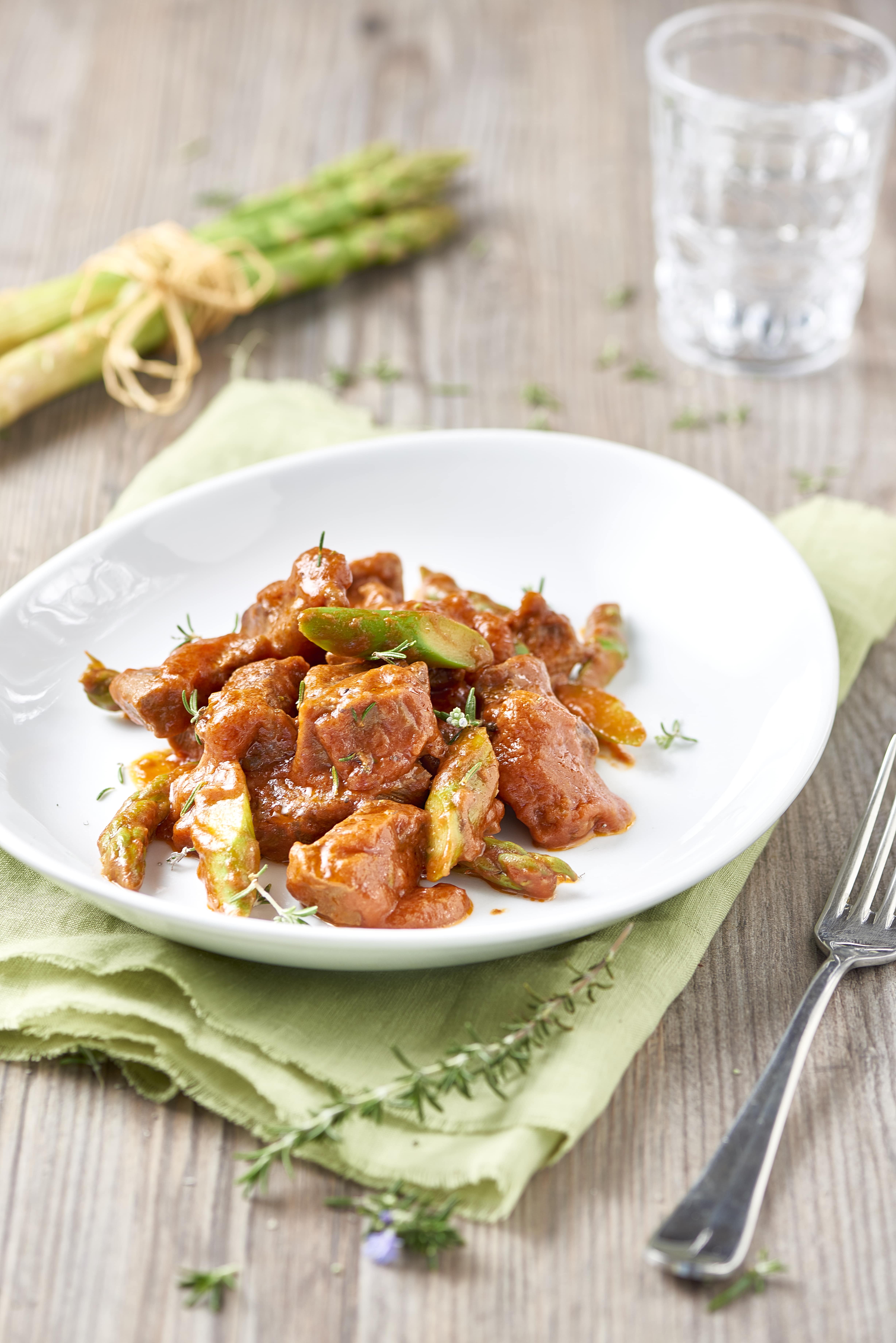 Ragoût de bœuf à la tomate et aux asperges