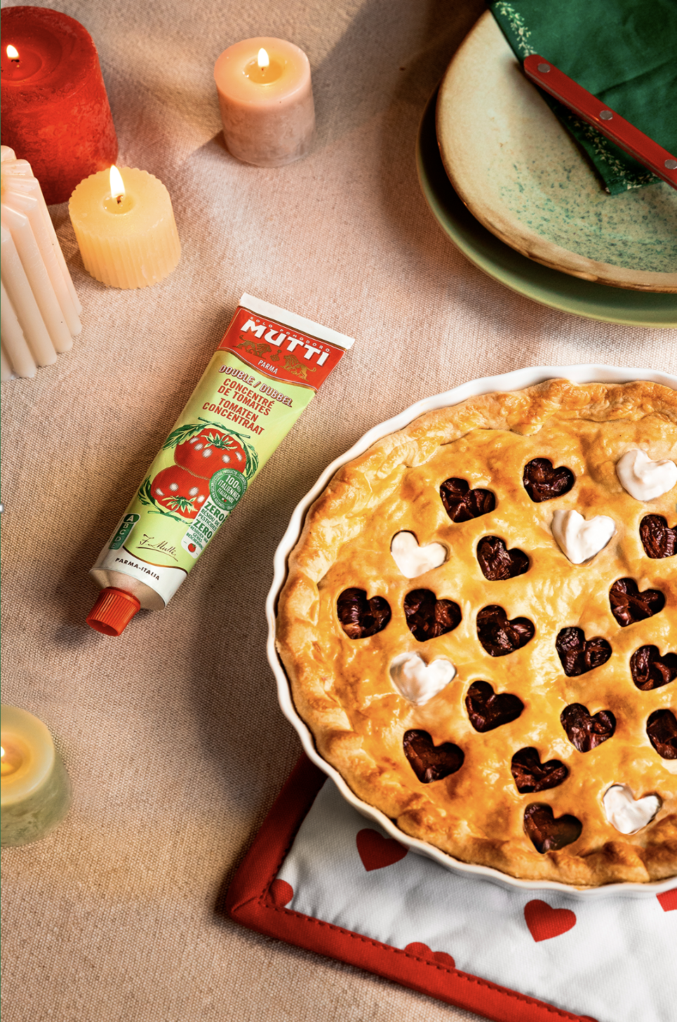 Tourte aux oignons rouges, tomates et stracciatella