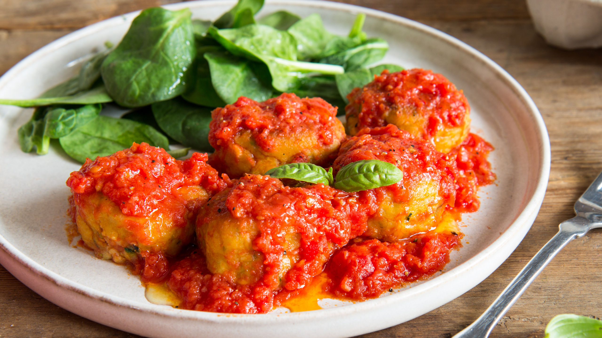 Zucchini balls with tomato sauce