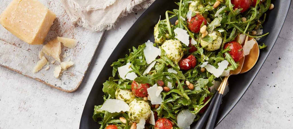 Pesto Marinated Tomato & Arugula Caprese Salad Pesto Marinated Tomato & Arugula Caprese Salad