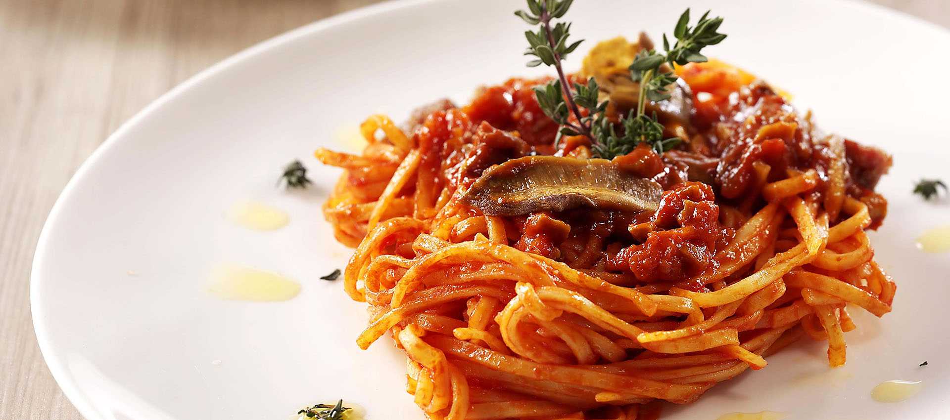 Tagliolini porcini and ragu | Mutti Recipe