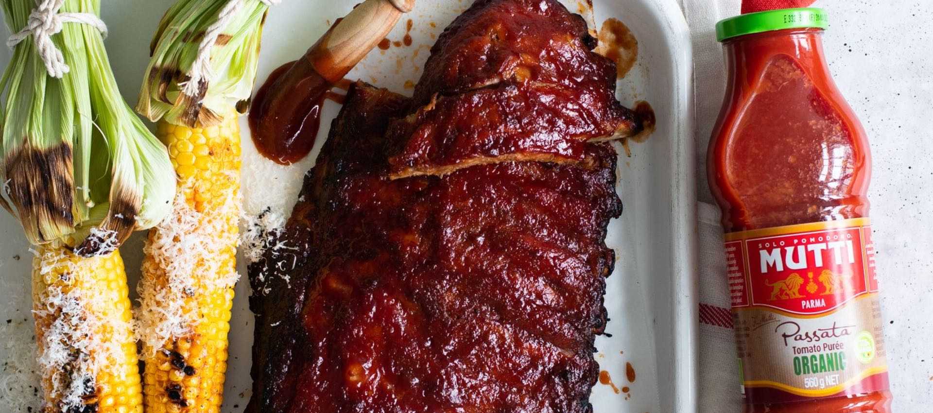 Sticky pork ribs with organic tomato puree