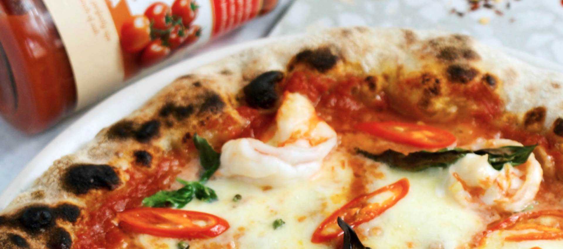 King prawn and chilli pizza with pizza sauce