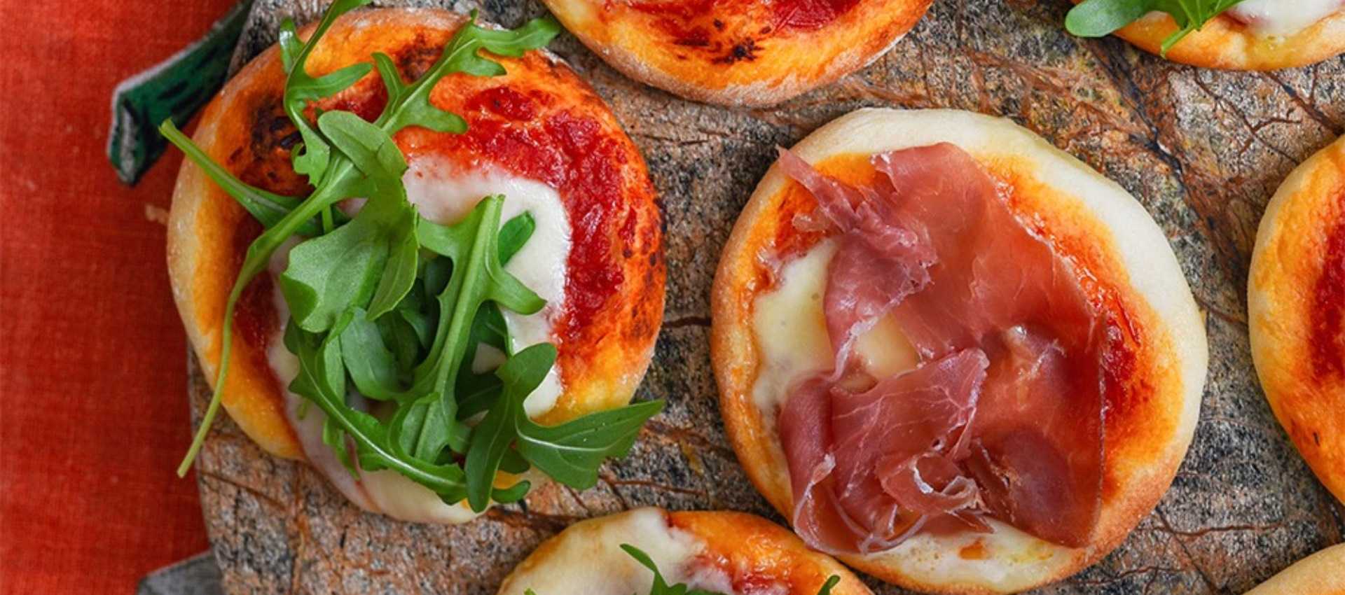 Mini pizzas with pizza sauce