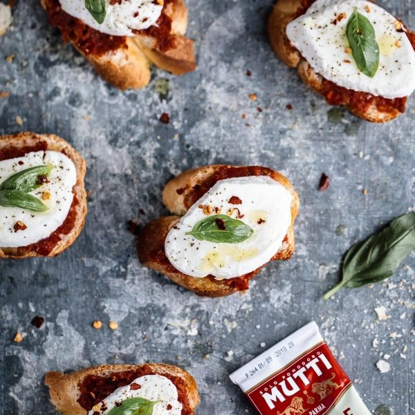 Křupavá rajčatová bruschetta