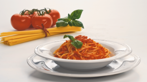 Špagety s rajčatovým pyré a bazalkou