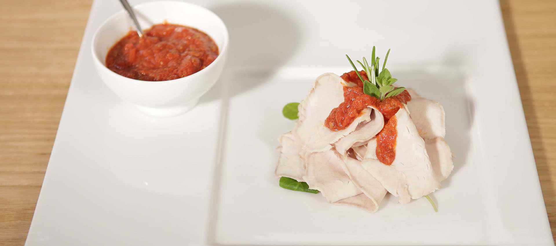 Varkensrollade met een rijke tomatensaus