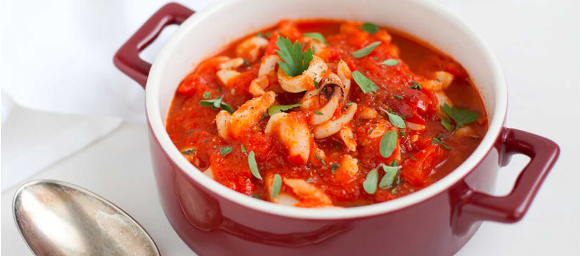 Inktvis met tomaat en aromatische kruiden