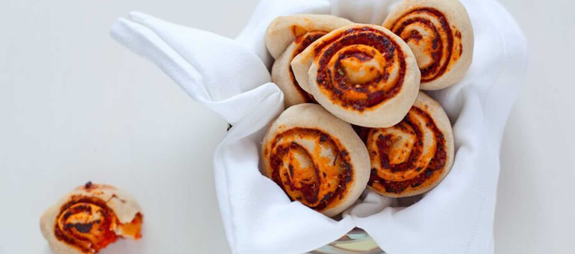 Spiraalbroodjes met tomaat