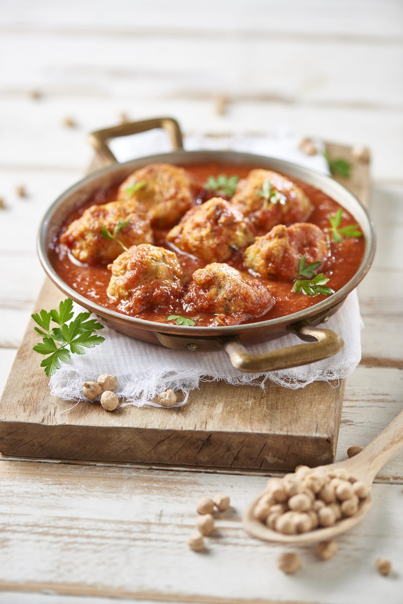Kikkererwtengehaktballetjes met tomatensaus