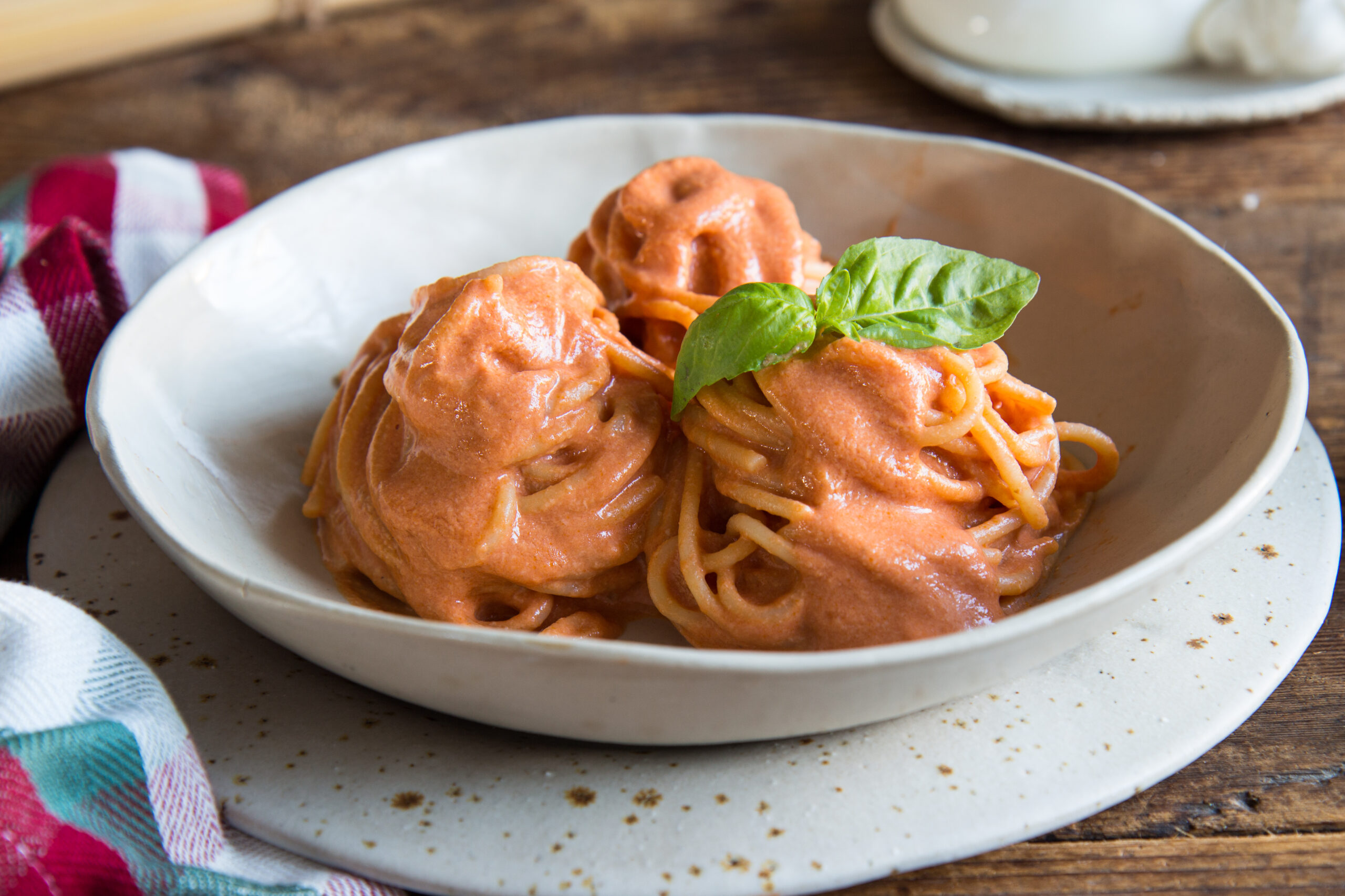 Spaghetti met tomaat en burrata