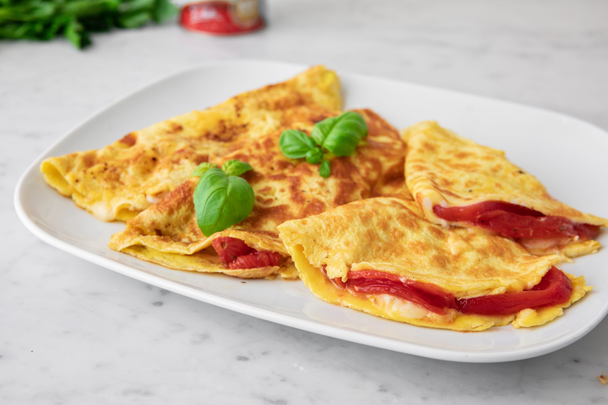 OMELET WITH BRIE CHEESE AND MARINATED TOMATOES