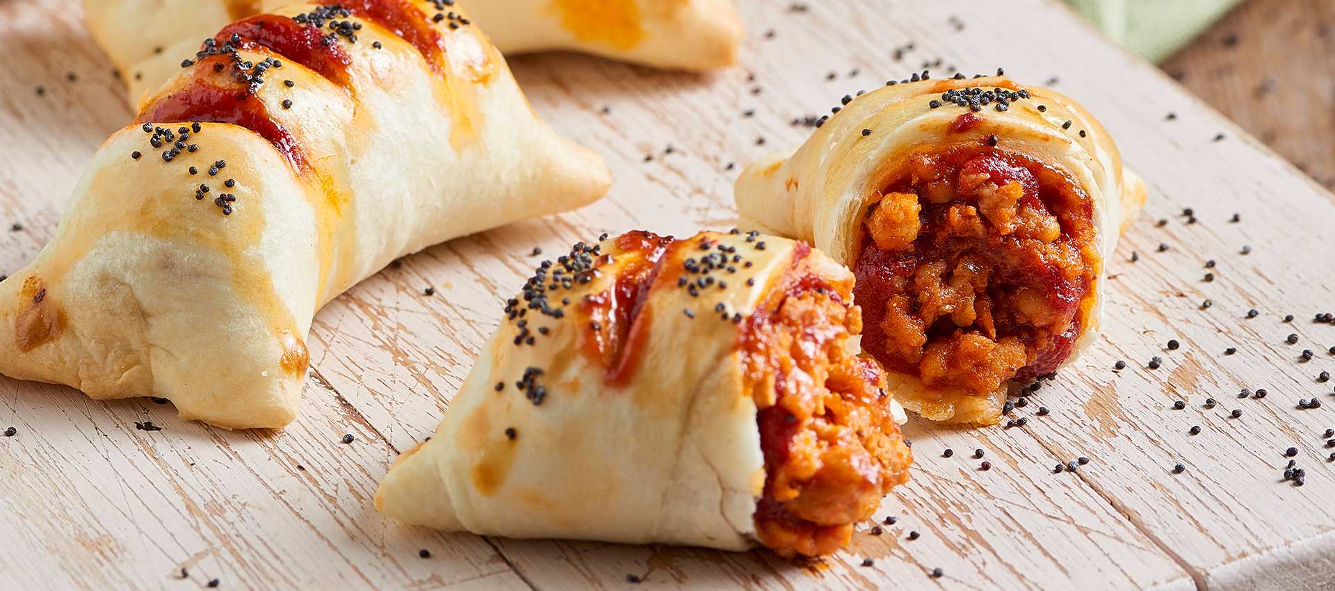 Fagottini di brisee ripieni di tacchino e pomodoro