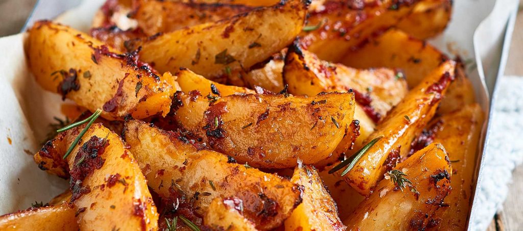 Patatas bravas con erbe, spezie e doppio concentrato Patatas bravas con erbe, spezie e doppio concentrato