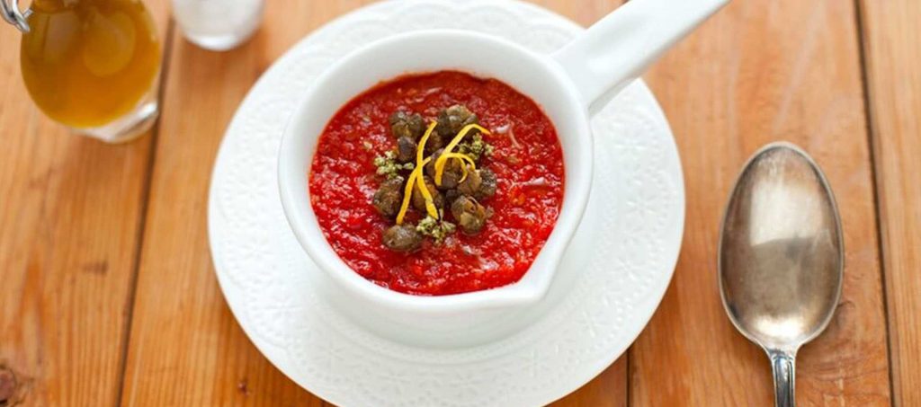 Crema di pomodoro con capperi croccanti Crema di pomodoro con capperi croccanti