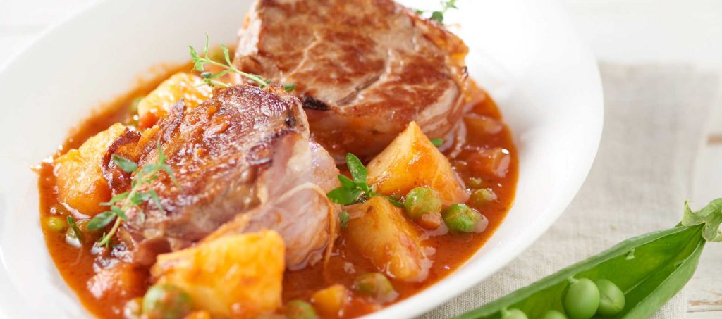 Filetto di maiale con pomodoro e verdure Filetto di maiale con pomodoro e verdure