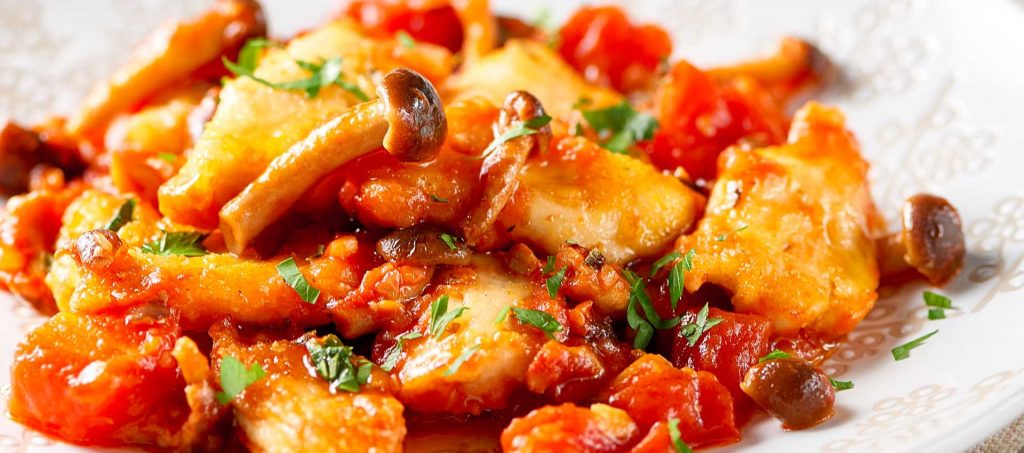 Pollo in tegame con funghi chiodini Pollo in tegame con funghi chiodini