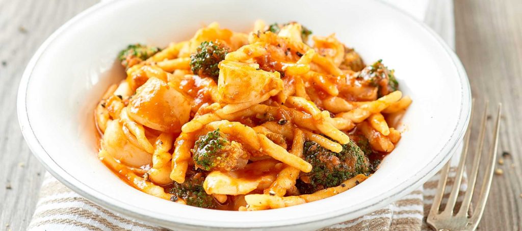 Trofie risottate con broccoli, pomodoro e calamari Trofie risottate con broccoli, pomodoro e calamari