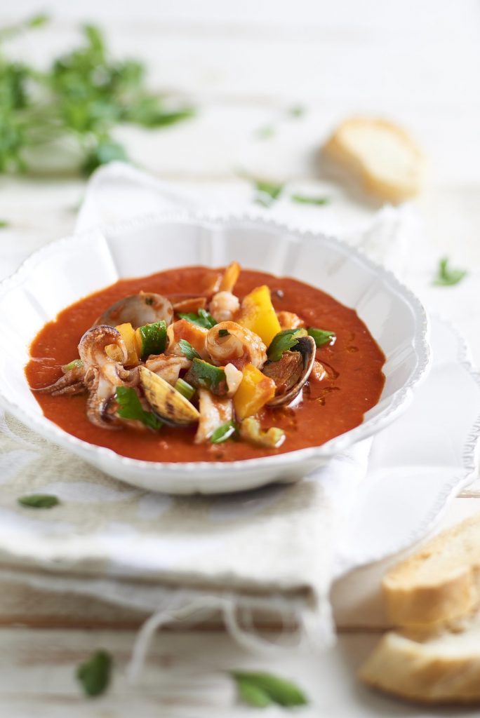 Zuppa di pesce e verdure Zuppa di pesce e verdure