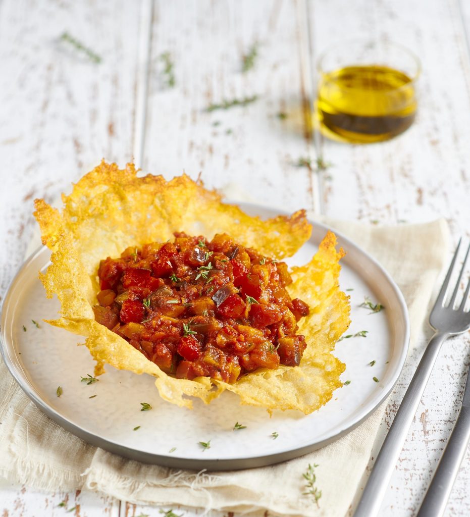Cestini di parmigiano con verdure estive Cestini di parmigiano con verdure estive