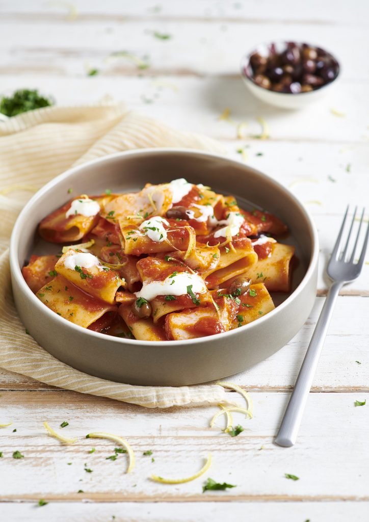 Paccheri al pomodoro, baccalà, stracciatella e lime Paccheri al pomodoro, baccalà, stracciatella e lime