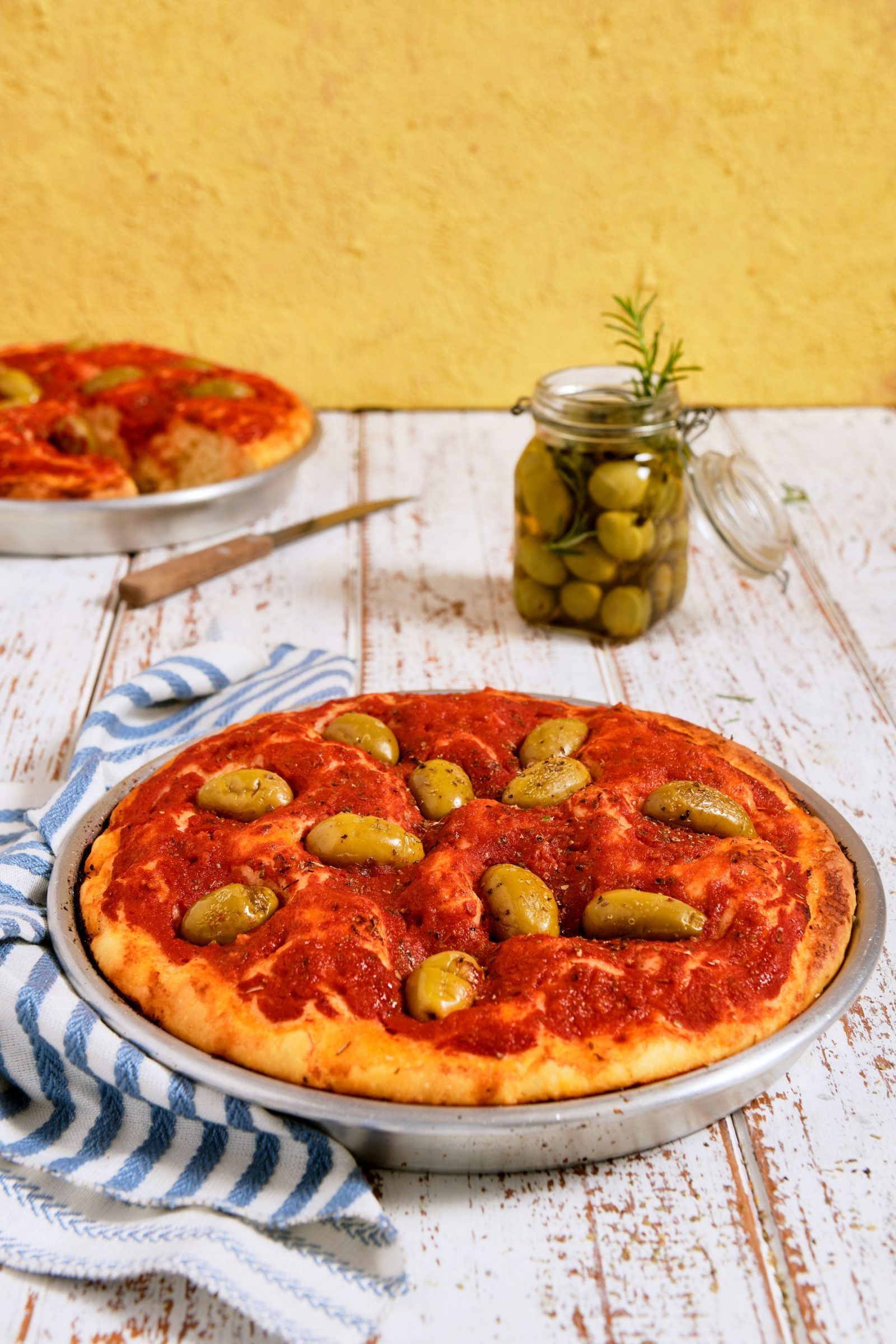 Focaccia barese rivisitata con passata pugliese