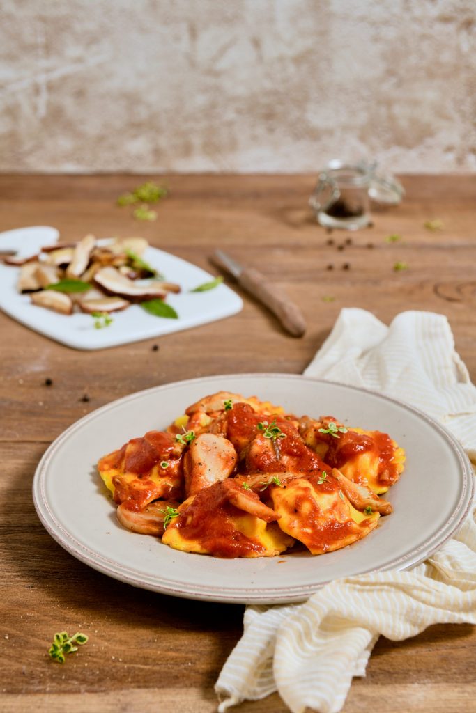 Tortelli di patate con ragù di porcini e pancetta croccante Tortelli di patate con ragù di porcini e pancetta croccante