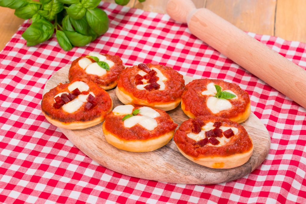 Pizzette in padella con Salsa Pronta Classica Mutti Pizzette in padella con Salsa Pronta Classica Mutti