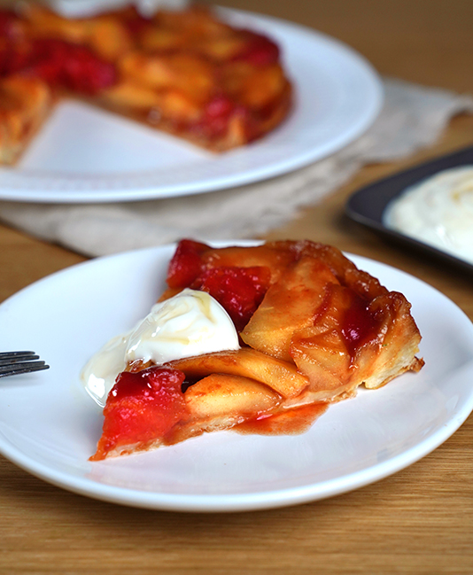 Tarte tatin tomaattien kera Tarte tatin tomaattien kera