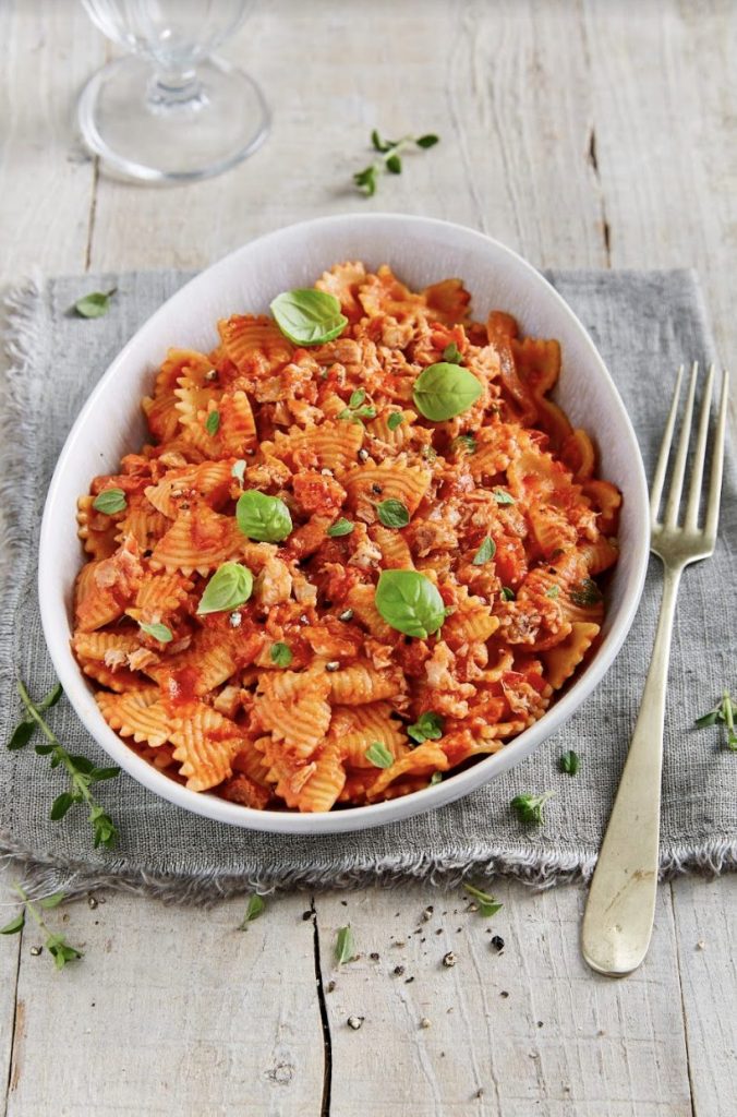 Kermainen tonnikalapasta Kermainen tonnikalapasta