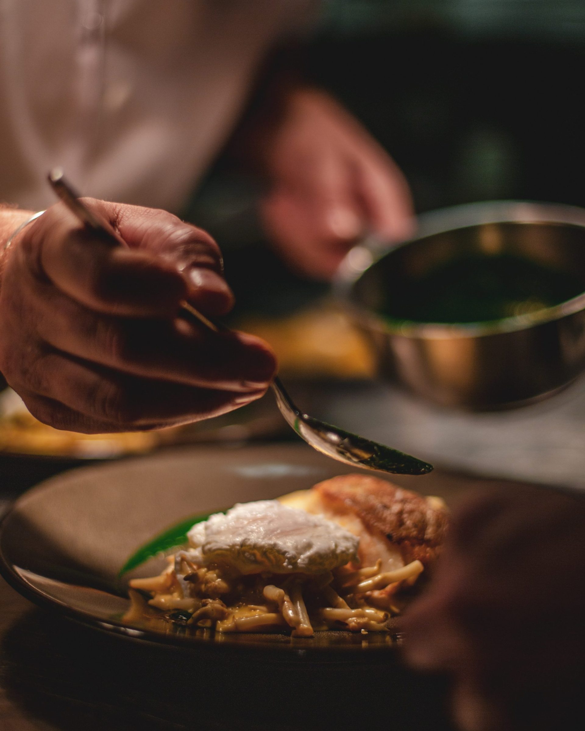 muttin VIRTUAALIsEssa RUOKAKOKEMUkSessa perehdytään kastikkeen teon saloihin muttin VIRTUAALIsEssa RUOKAKOKEMUkSessa perehdytään kastikkeen teon saloihin